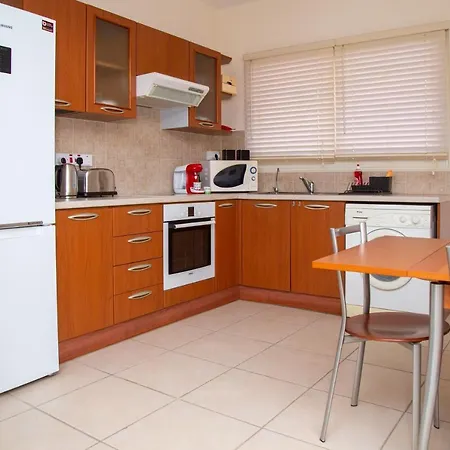 Appartamento 2 Bedroom Cates Top Floor Peaceful With Pool! *