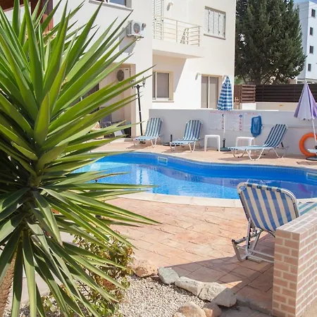 Appartamento 2 Bedroom Cates Top Floor Peaceful With Pool!